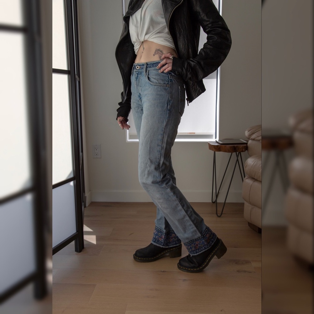High waist blue jeans embroidered trim Sz 0